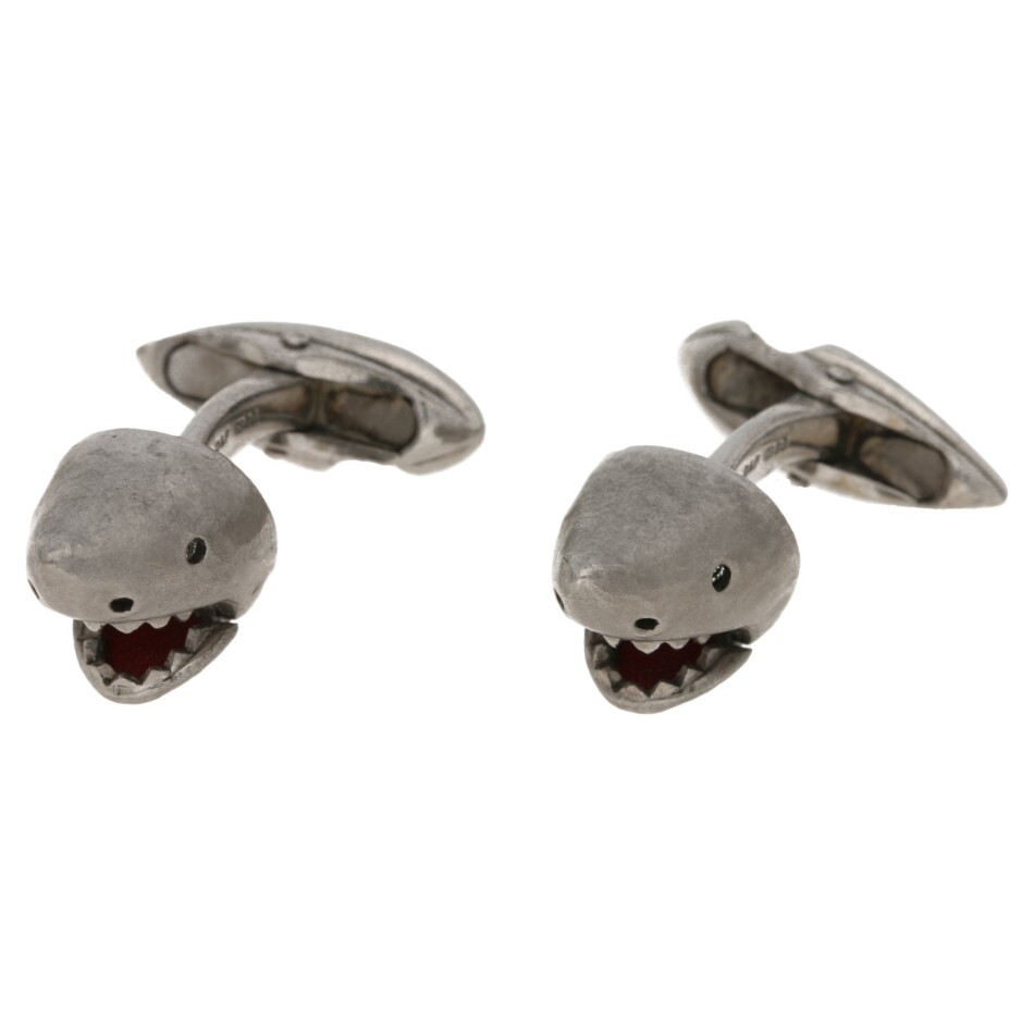 18ct gold bar cufflinks.