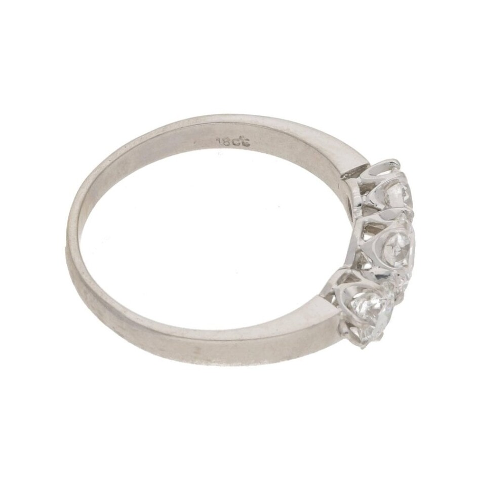 18ct white gold three stone diamond ring