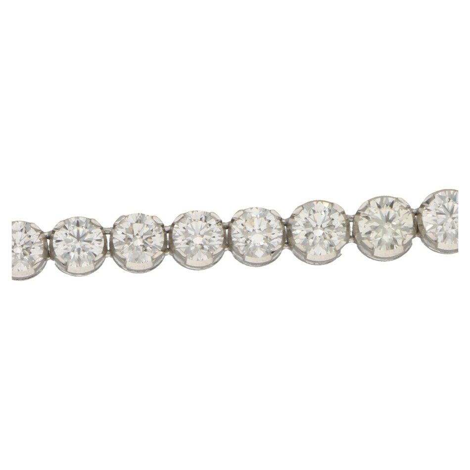 Graduated riviere diamond necklace in white gold