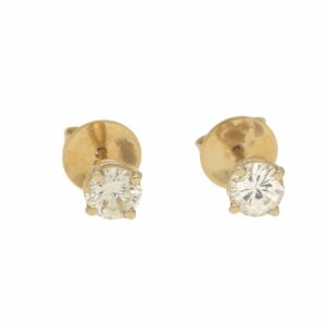 Diamond stud earrings in yellow gold