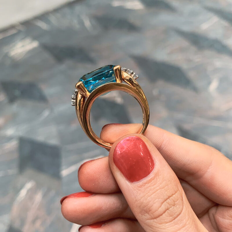 1950's aquamarine and diamond cocktail ring set in gold