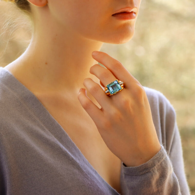 1950's aquamarine and diamond cocktail ring set in gold