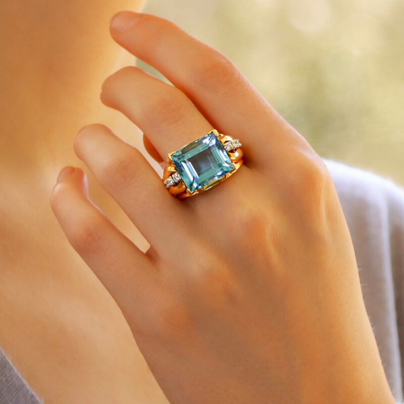 1950's aquamarine and diamond cocktail ring set in gold