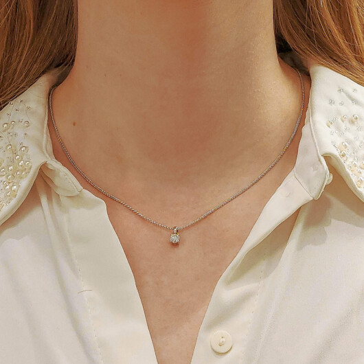 18ct gold round brilliant cut diamond pendant