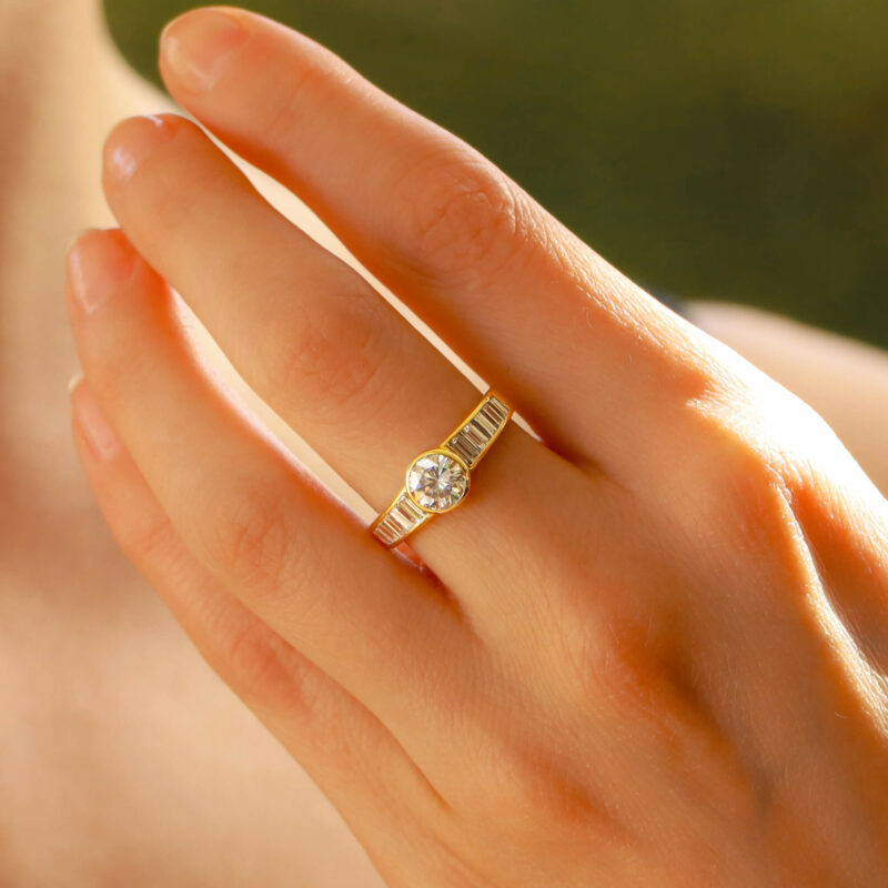 Elegant diamond ring with baguette diamond shoulders