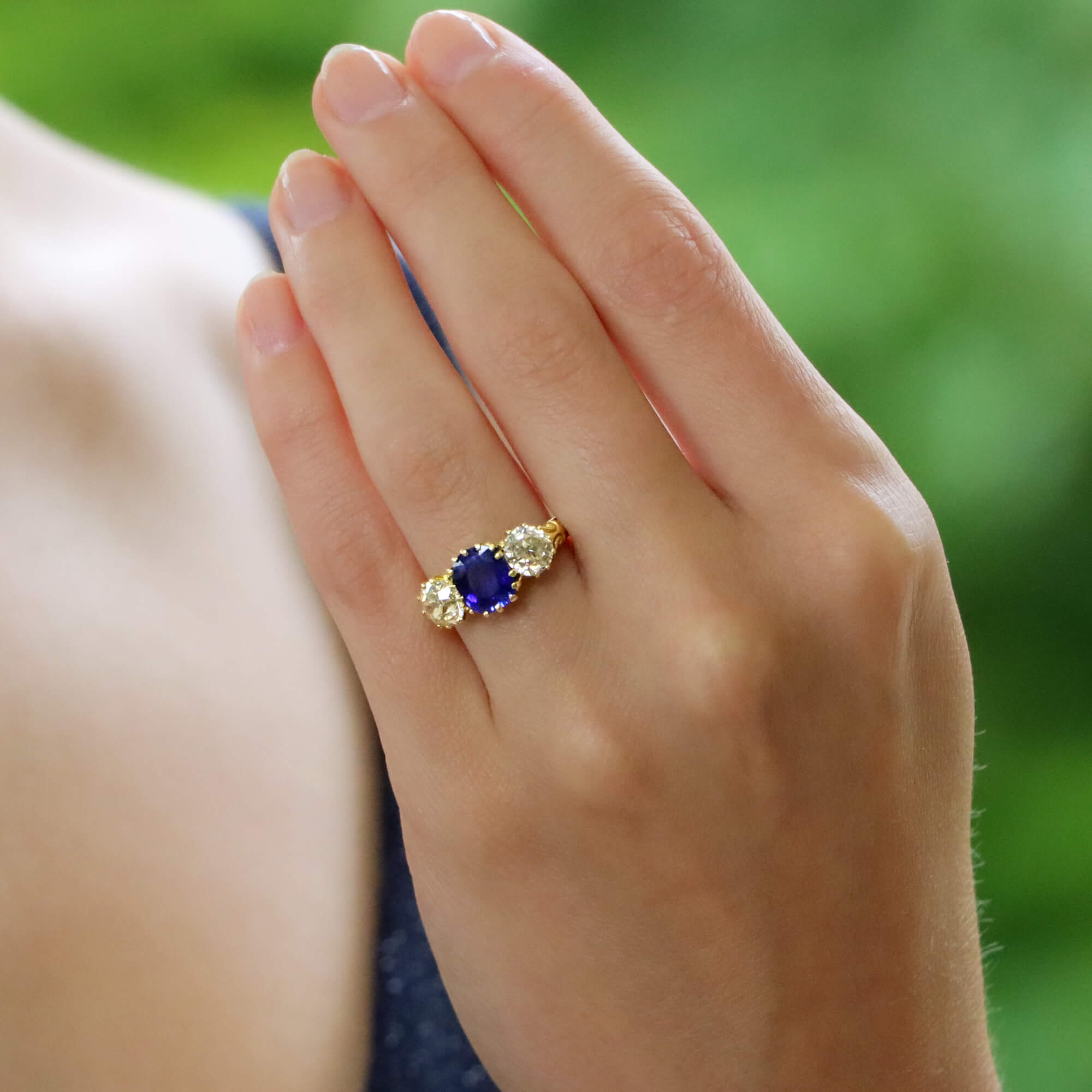 Cornflower blue sapphire clearance and diamond ring