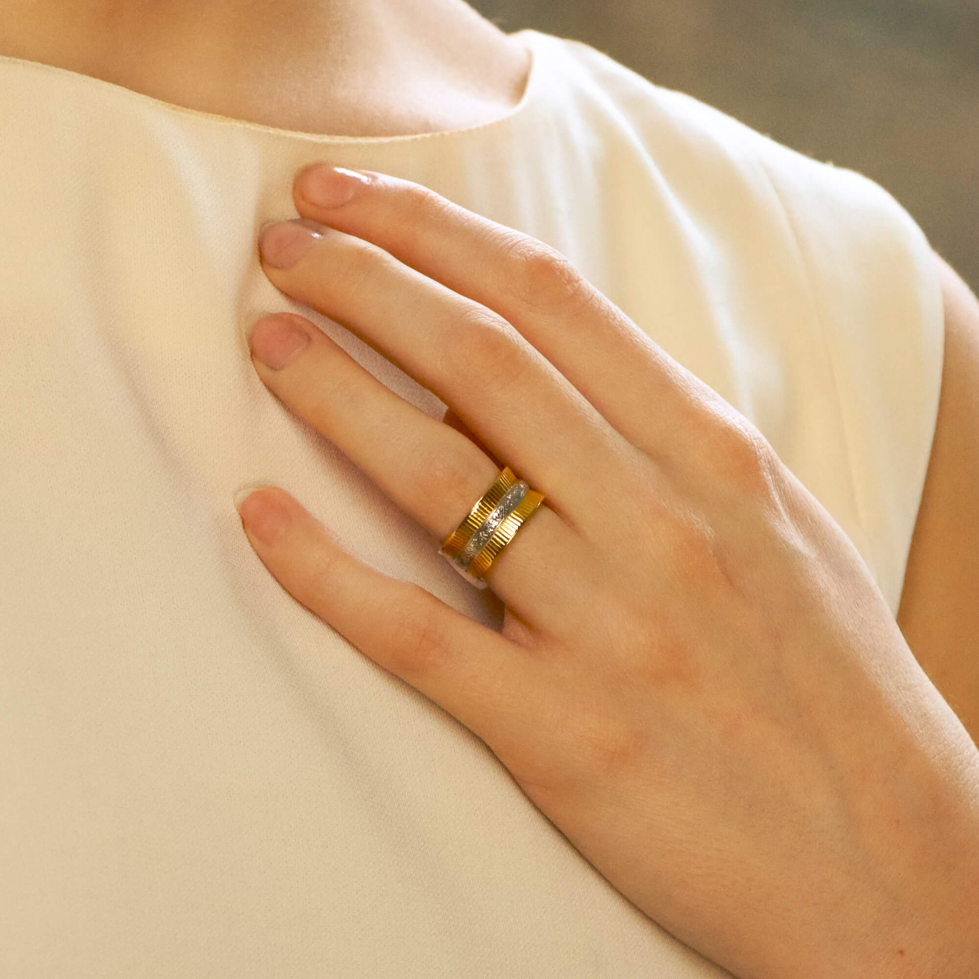 Trinity ring in gold, platinum and rose gold finish -