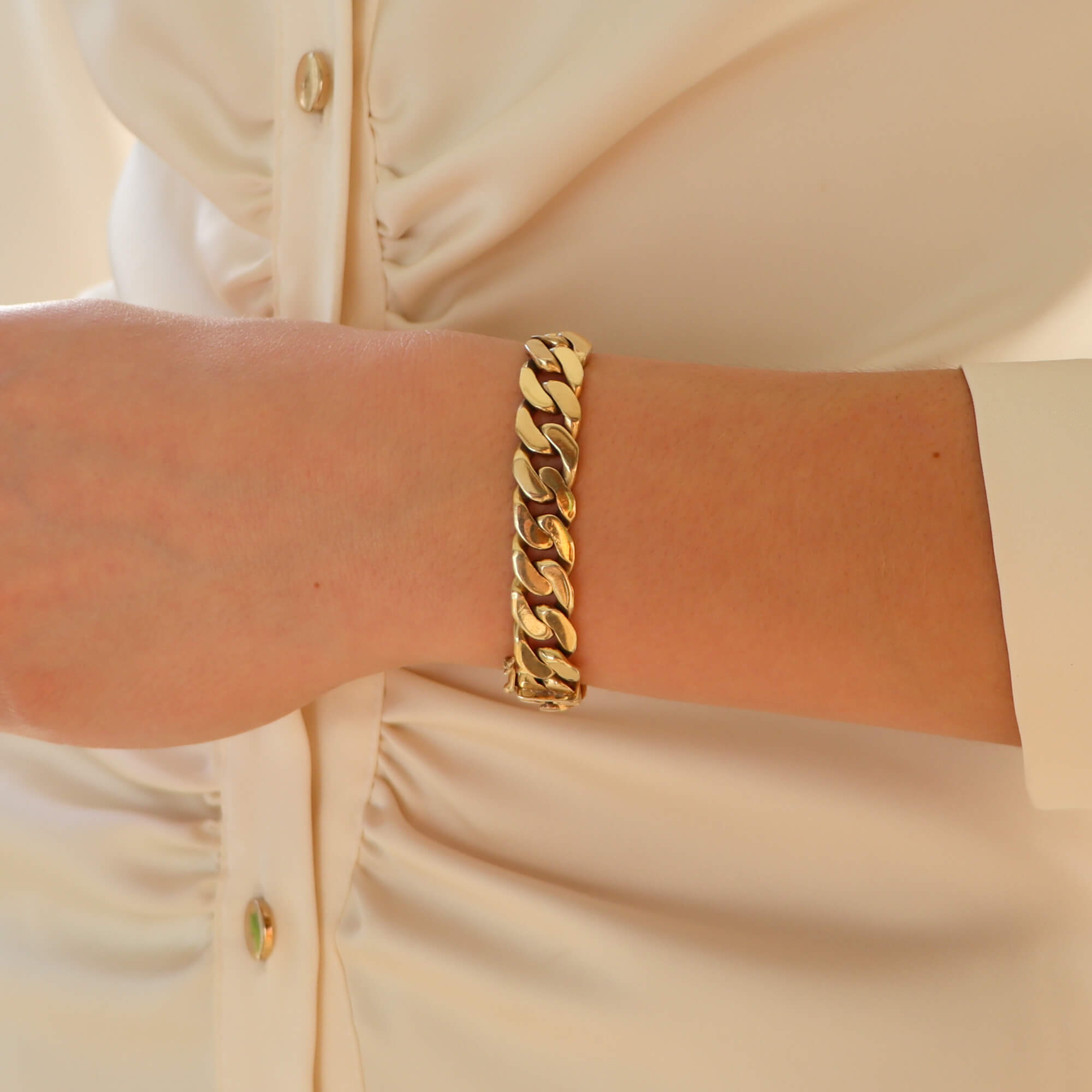 Cuban Link Chain Bracelet in Yellow Gold