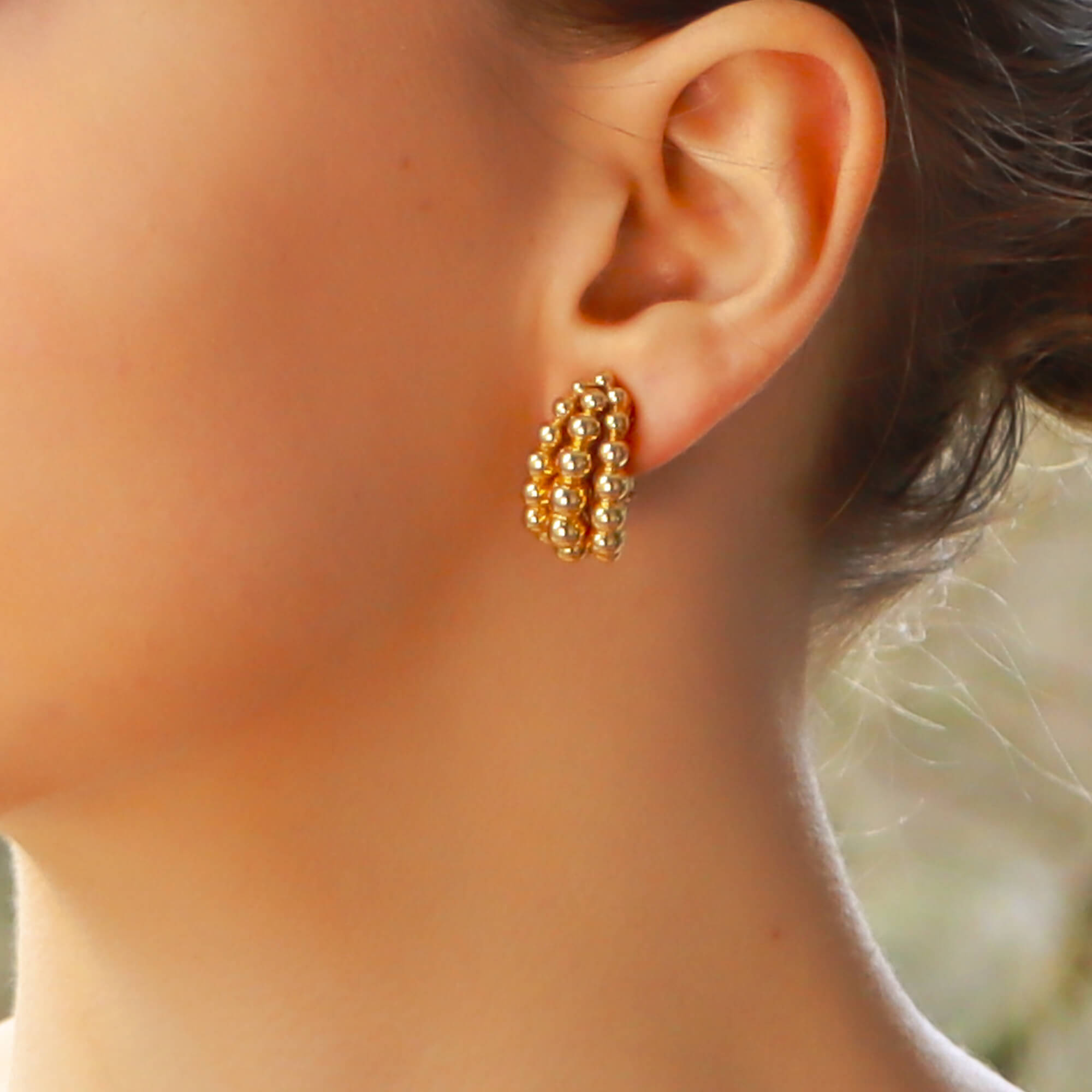 Curved grains stud earrings store