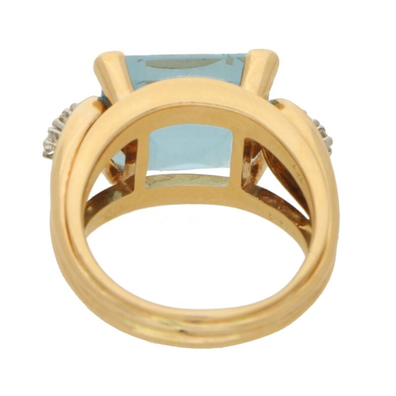 1950's aquamarine and diamond cocktail ring set in gold