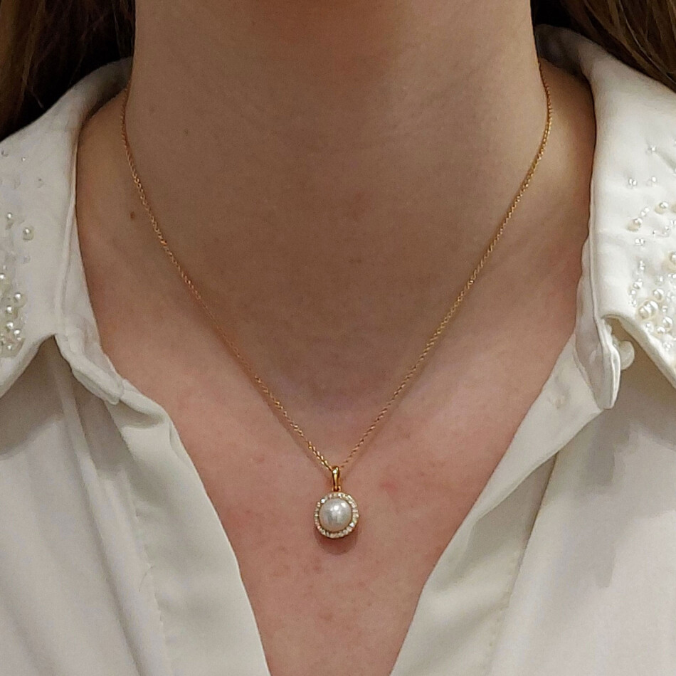 18ct circular pearl diamond cluster pendant