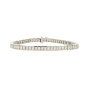 Diamond line  bracelet in 18k white gold.