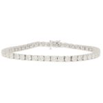 Diamond line bracelet in18k white gold.