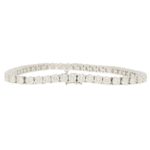 Diamond line bracelet in18k white gold.