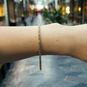 Diamond line bracelet in 18k rose gold.