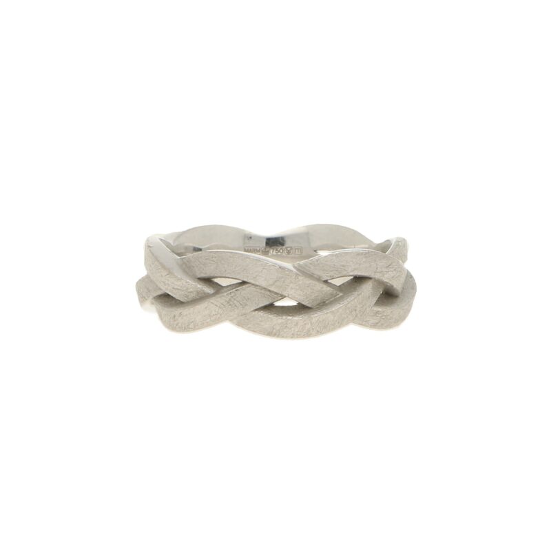 Celtic knot ring in 18k white gold.