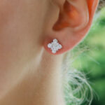 Diamond blossom stud earring in 18K white gold.