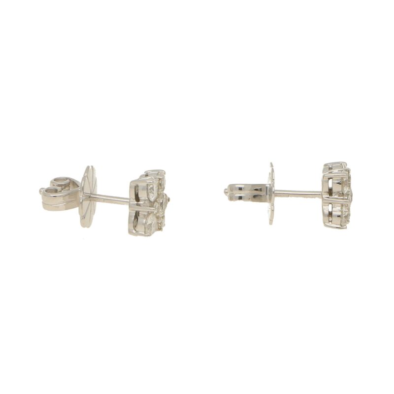 Diamond blossom stud earring in 18K white gold.