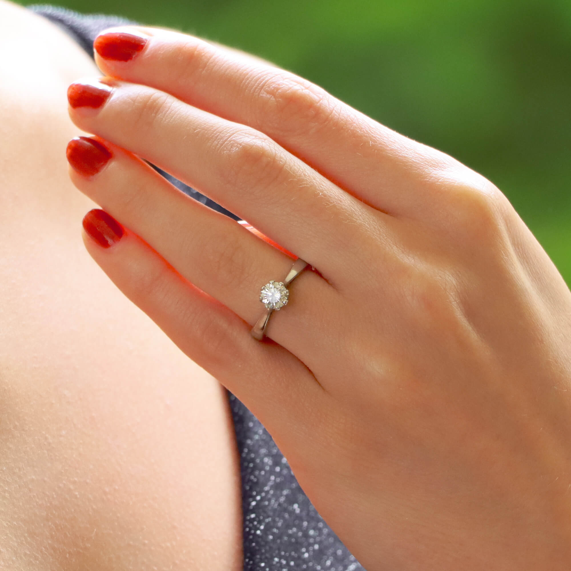 Single round discount diamond ring