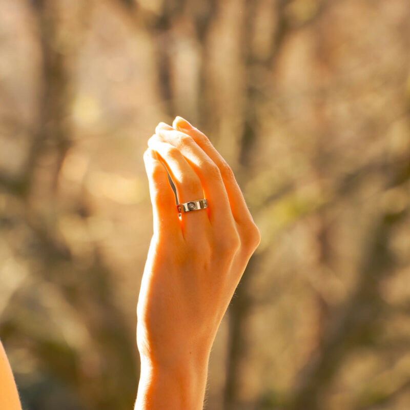 Cartier love ring on thumb online