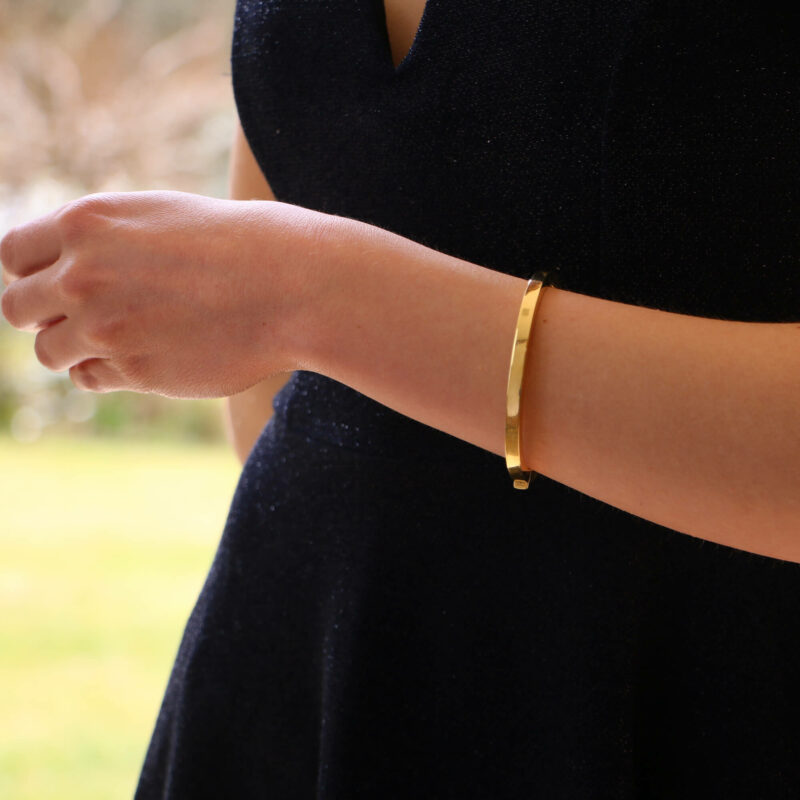 Retro Chunky Bangle in 18k Yellow Gold