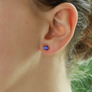 Round Cut 0.66ct Blue Sapphire Stud Earrings