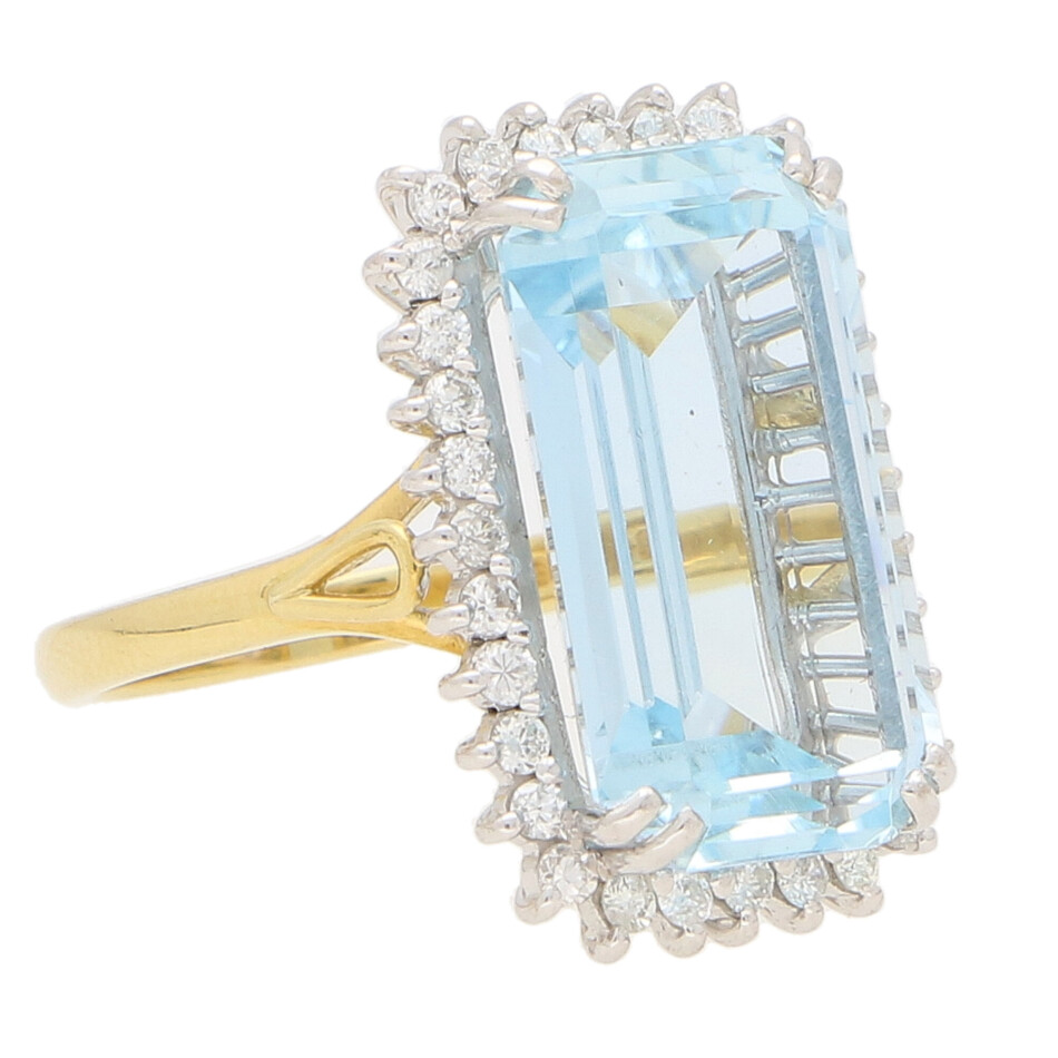 Contemporary Aquamarine and Diamond Cocktail Ring