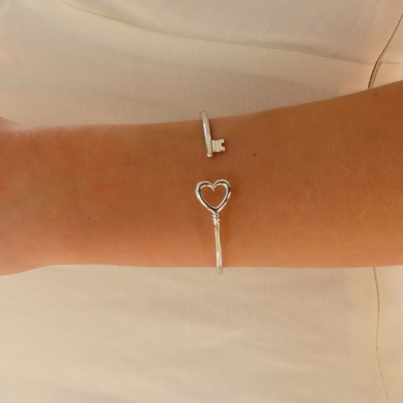 Vintage Tiffany & Co. ‘Tiffany Keys’ Wire Heart Bangle