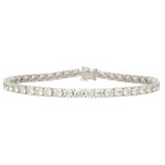 Contemporary 10.69ct Diamond Line Bracelet