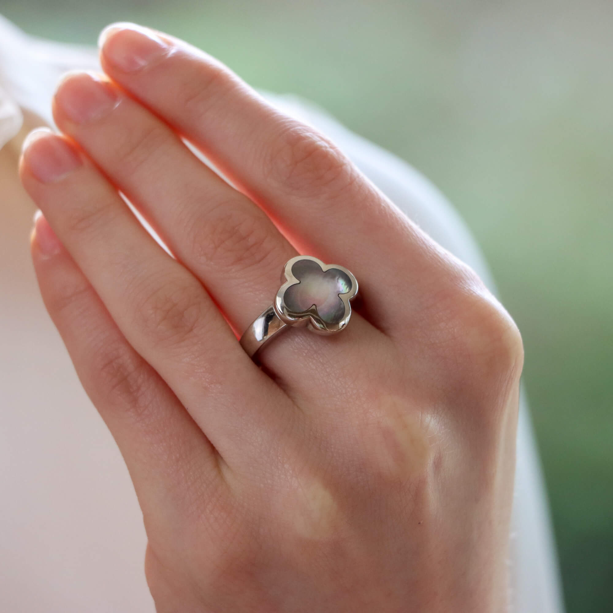 Van cleef and arpels alhambra ring online