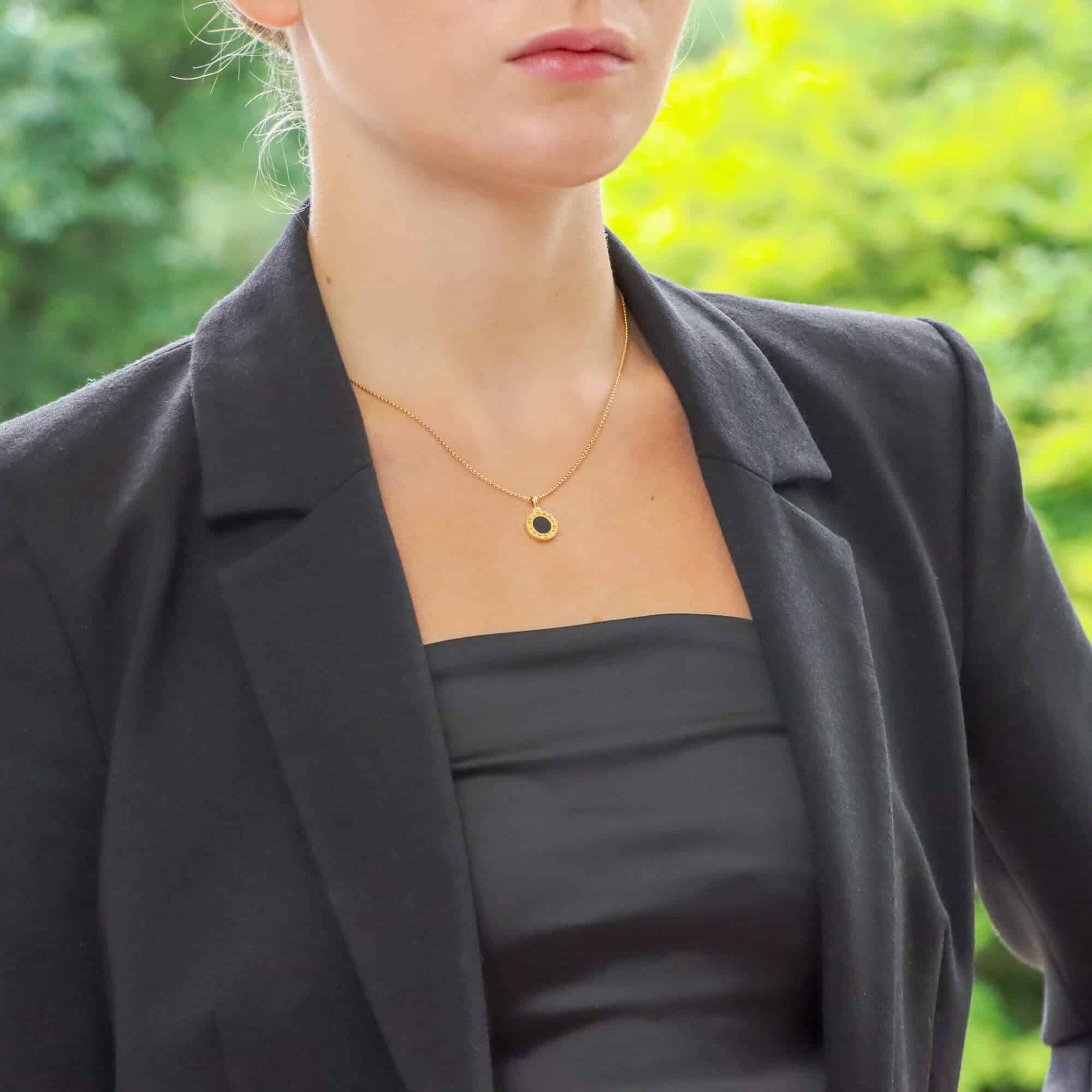 Vintage onyx discount necklace