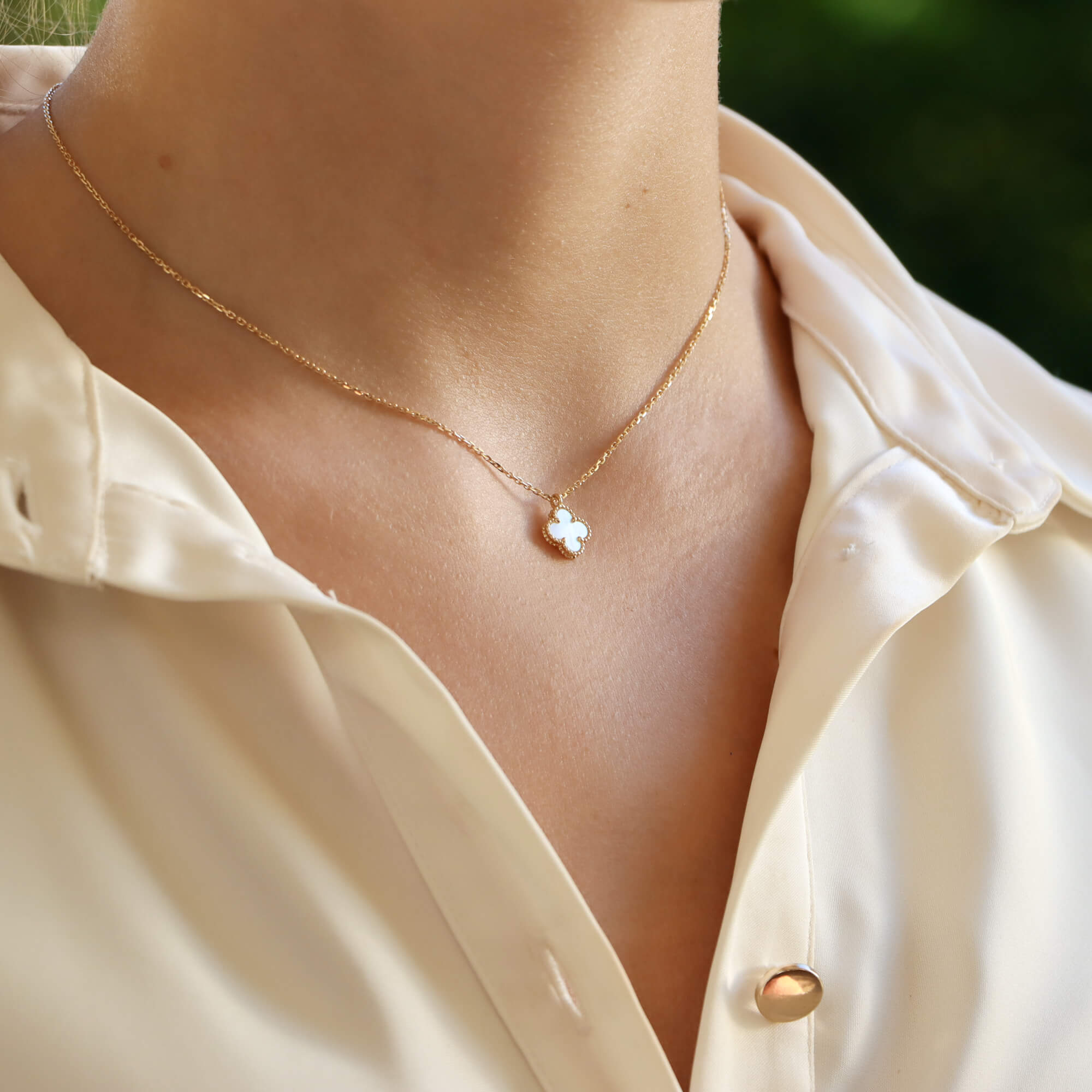 Van cleef store small alhambra necklace