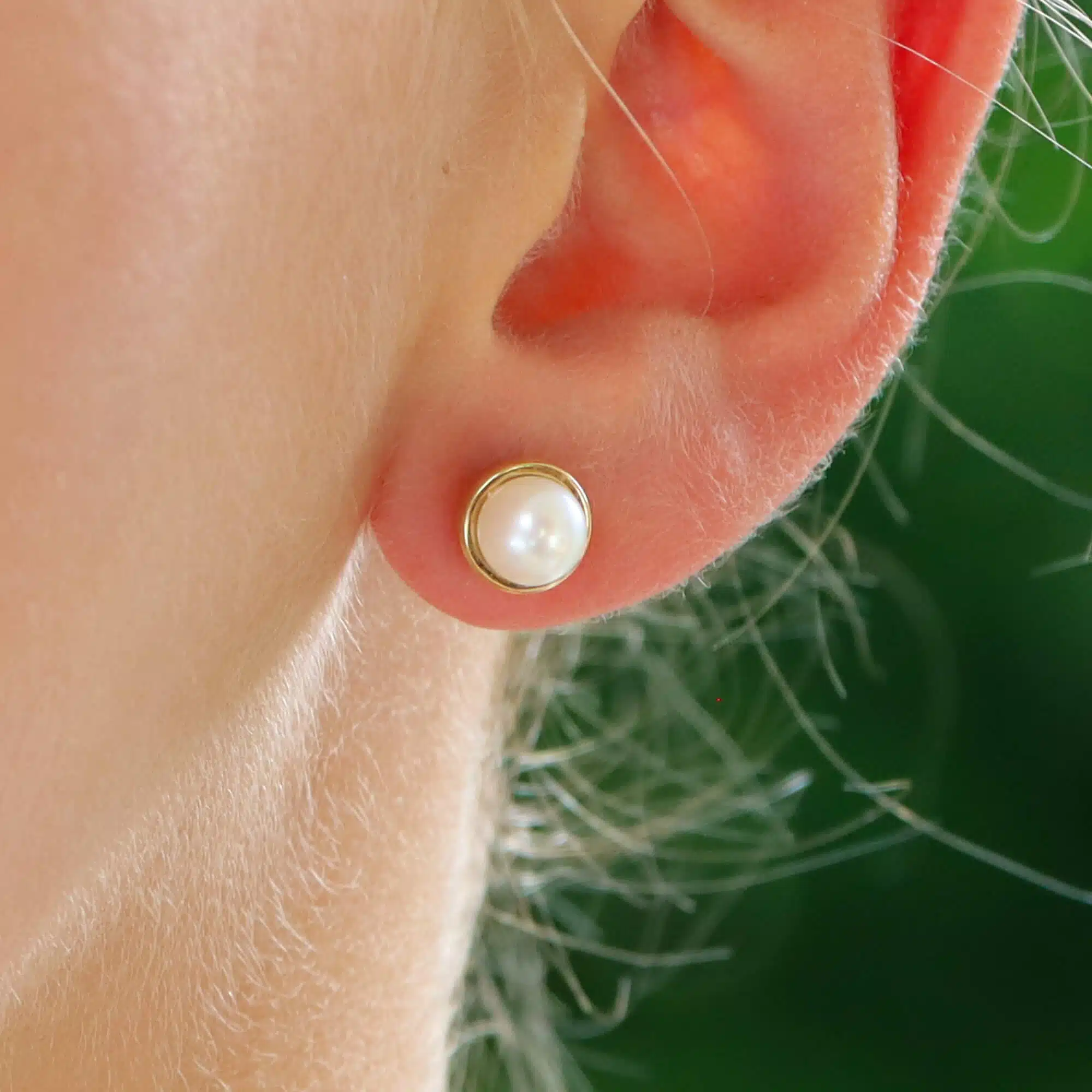 Vintage Casandra Goad Pearl Stud Earrings