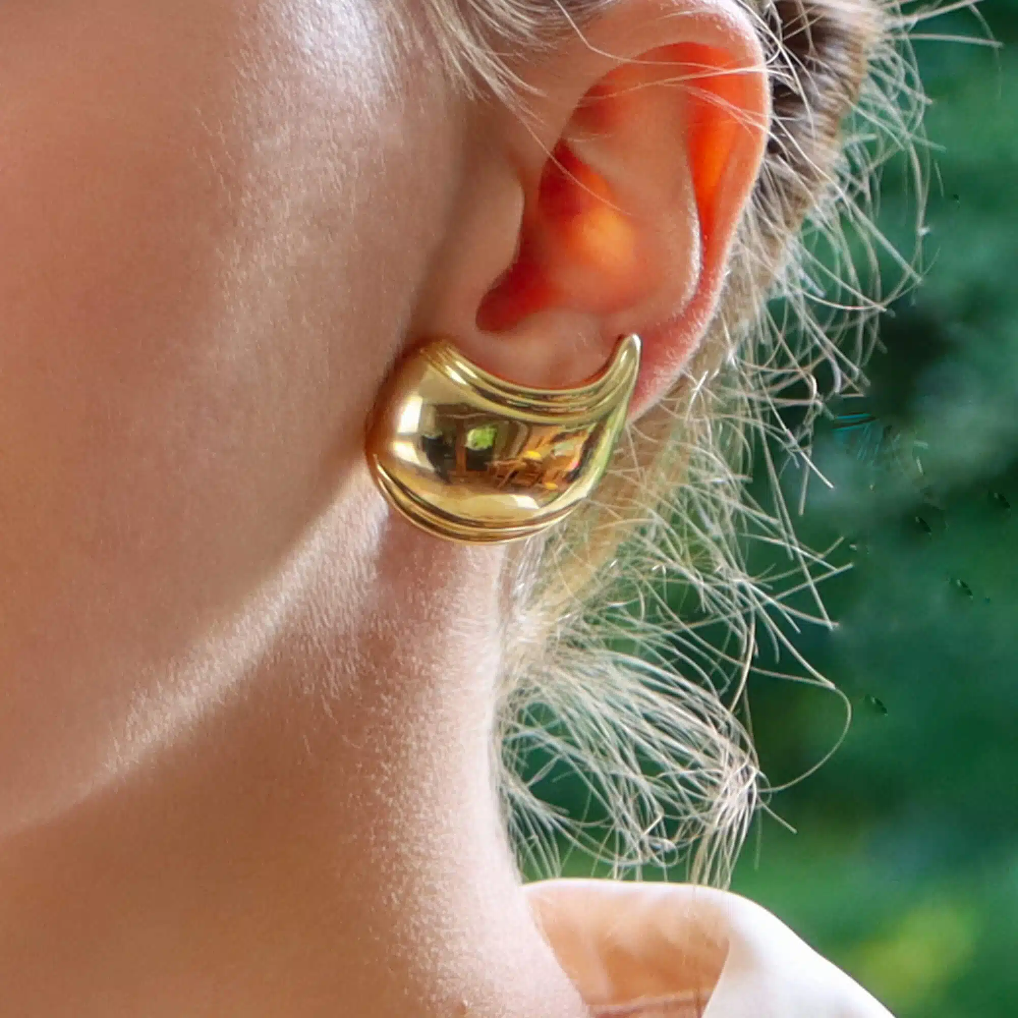 Vintage 1980's Curved Gold Earrings