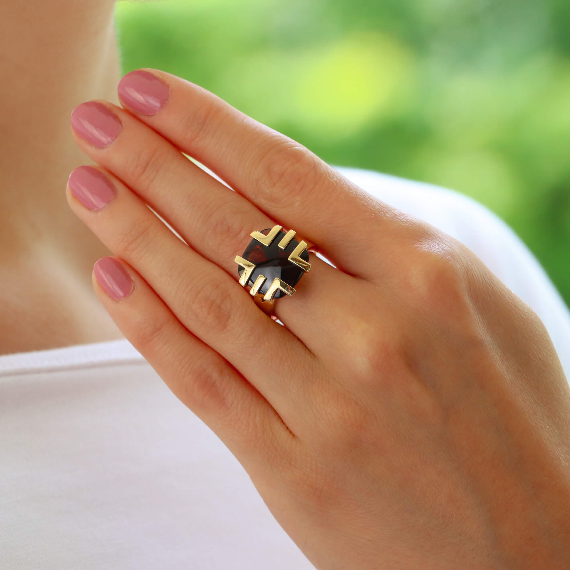Cartier shop garnet ring