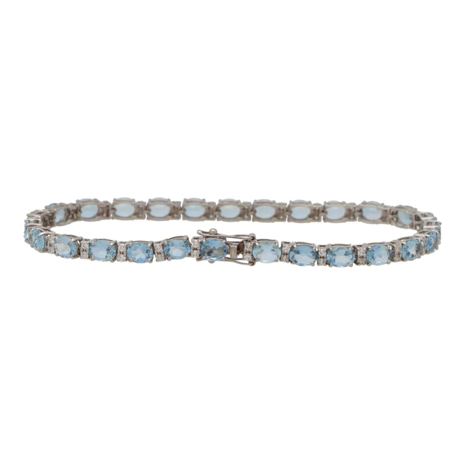 Contemporary Aquamarine and Diamond Bracelet