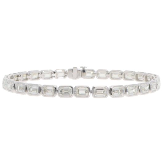 Contemporary 11.90ct Emerald-Cut Diamond Tennis Bracelet