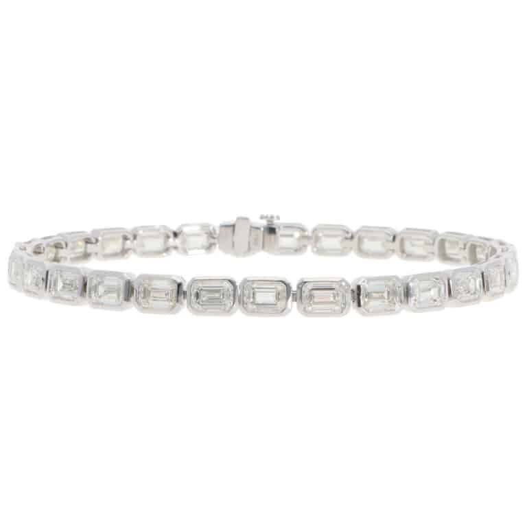 Contemporary 11.90ct Emerald-Cut Diamond Tennis Bracelet