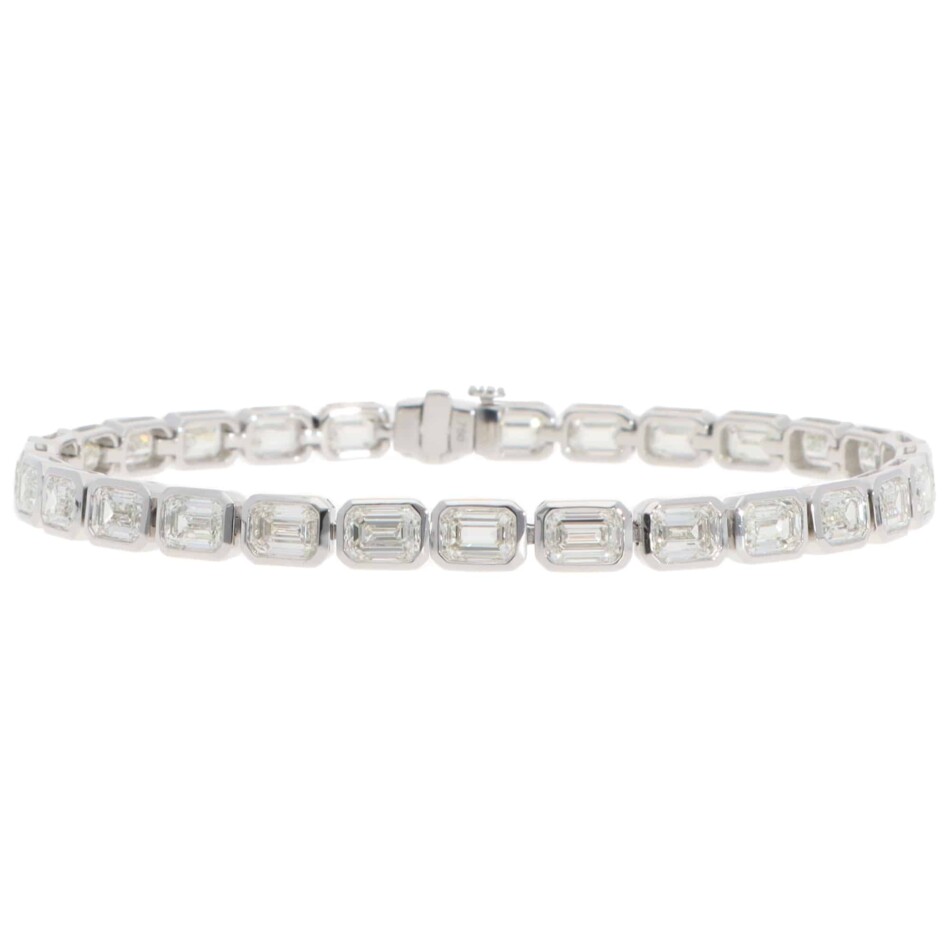 Contemporary 11.90ct Emerald-Cut Diamond Tennis Bracelet