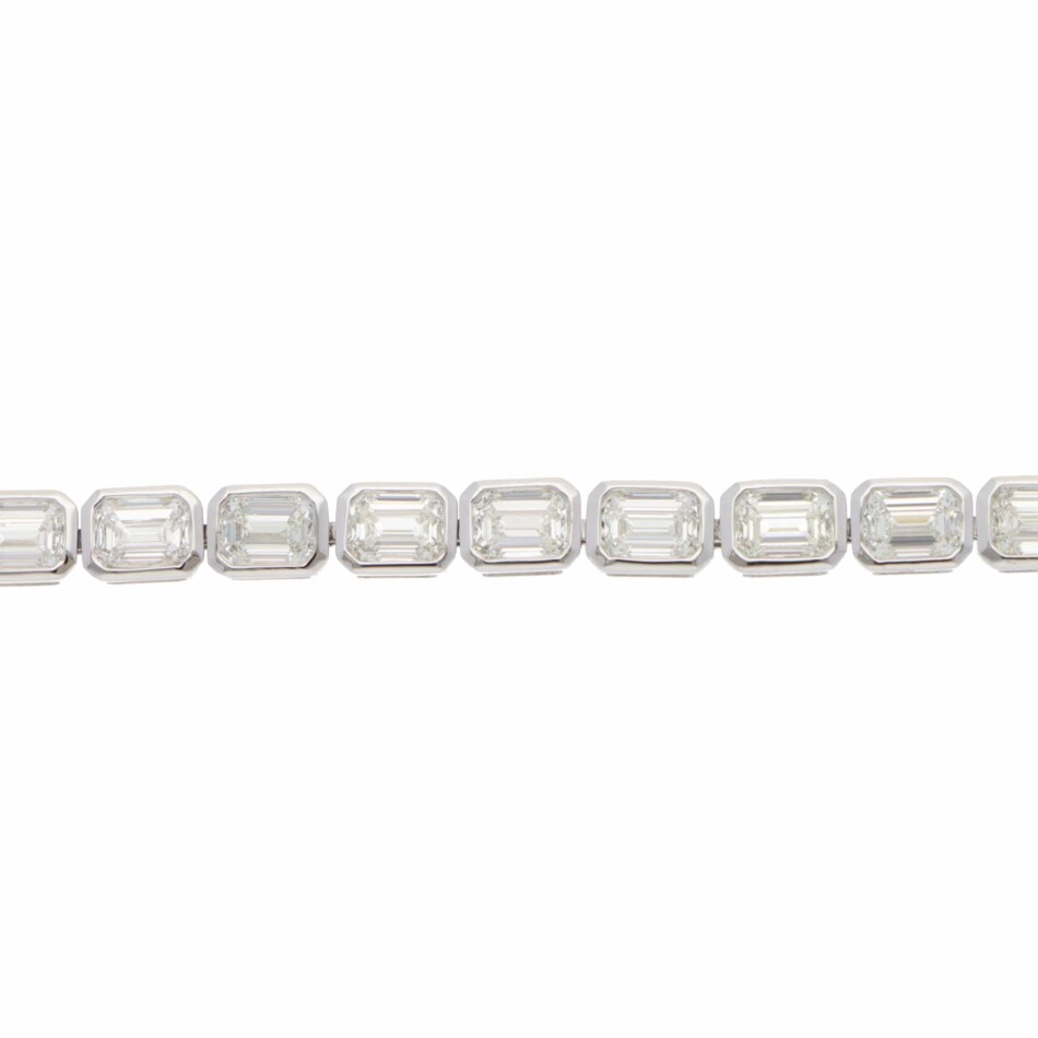 Contemporary 11.90ct Emerald-Cut Diamond Tennis Bracelet