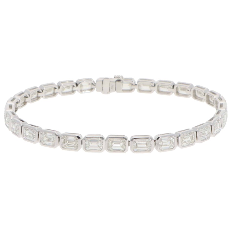 Contemporary 11.90ct Emerald-Cut Diamond Tennis Bracelet