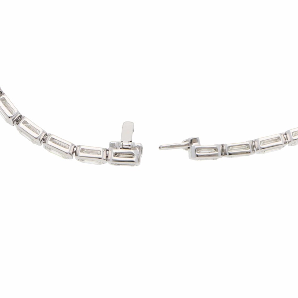 Contemporary 11.90ct Emerald-Cut Diamond Tennis Bracelet