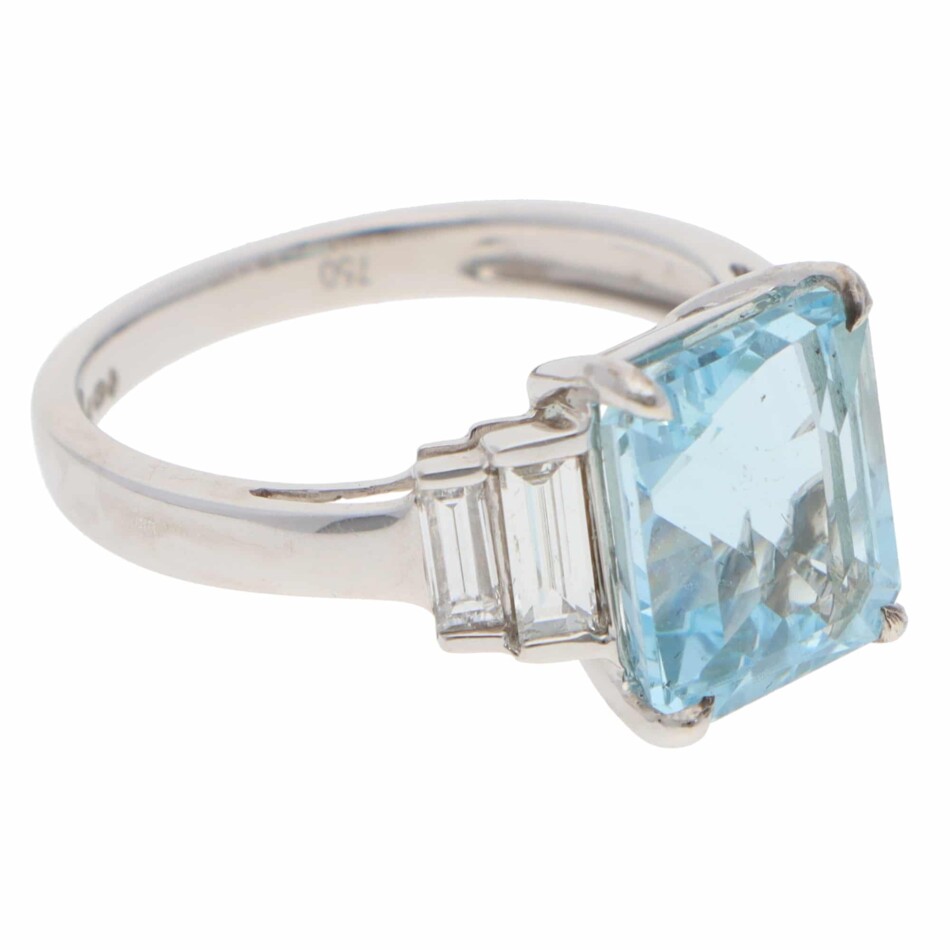 Contemporary 3.51ct Aquamarine and Diamond Ring in White Gold