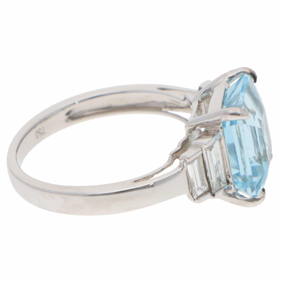 Contemporary 3.51ct Aquamarine and Diamond Ring in White Gold