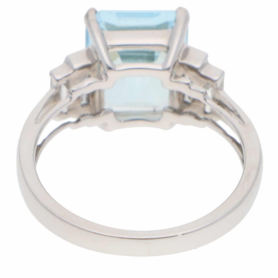 Contemporary 3.51ct Aquamarine and Diamond Ring in White Gold