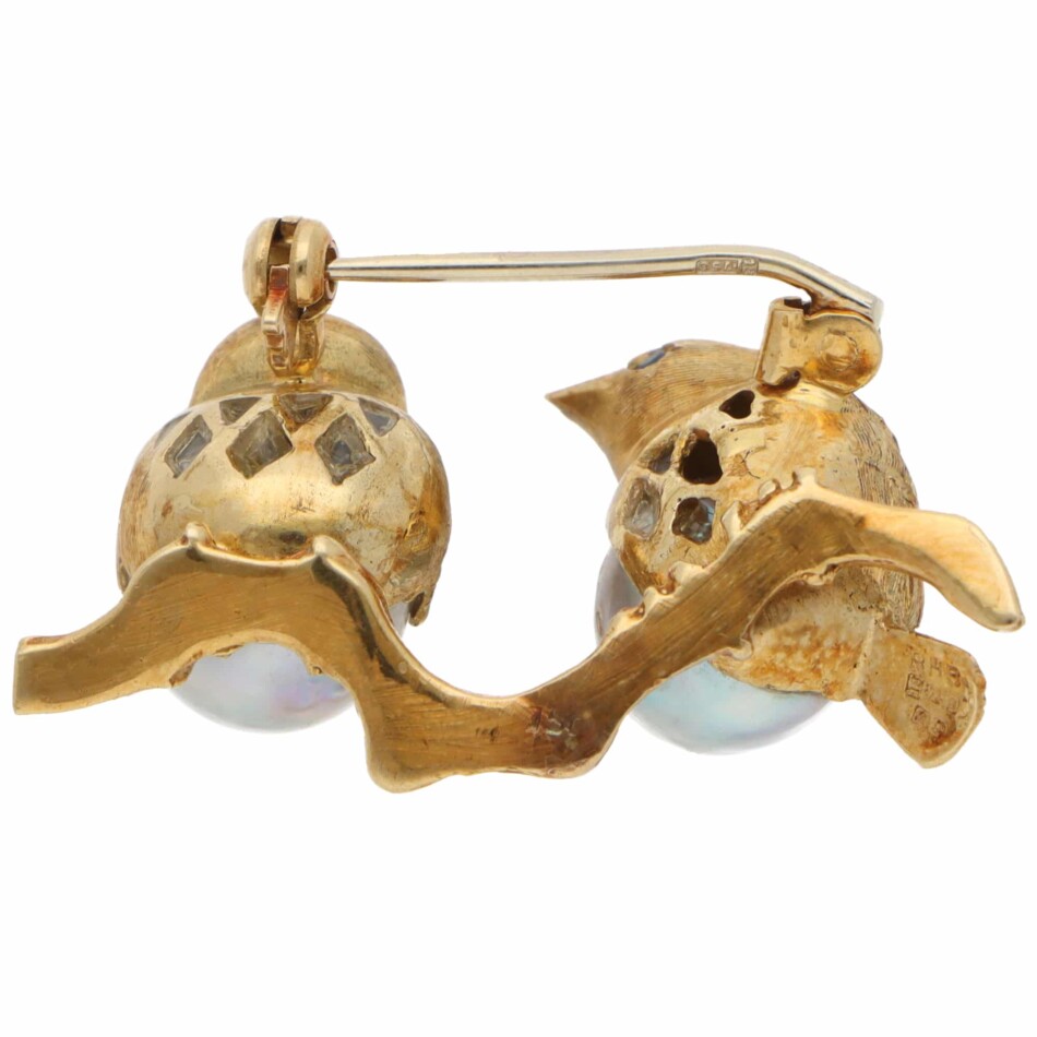 Vintage 1992 Love Birds Pearl and Sapphire Brooch in Yellow Gold