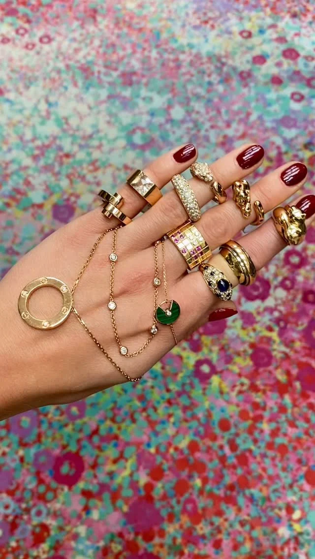Ending this week with a beautiful handful of vintage Cartier!🐆❤️

#susannahlovis #vintagejewelry #vintagejewellery #cartierring #vintagecartier #vintagecartierring #cartierpanther #cartier #cartieramulette #cartiermenotte #cartierlanieres #cartierlanière #cartierlove