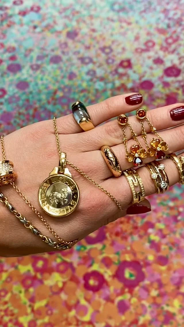 A lovely handful of some of our vintage Bulgari pieces🧡❤️🤎 

#bulgari #bvlgarı #susannahlovis #susannahlovisjewelry #susannahlovisjewellers #vintagejewelery #bulgariring #bvlgariearrings