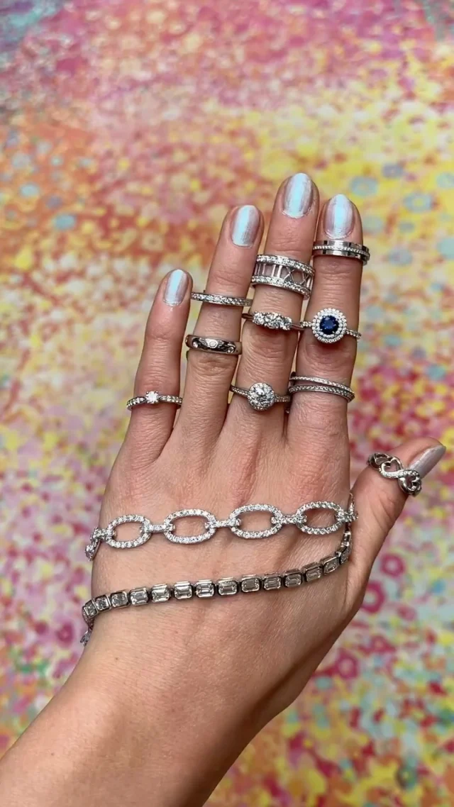 A stunning collection of our Vintage Tiffany rings with two gorgeous diamond bracelets💎🤍

#tiffanyandco #vintagetiffanyandco #tiffanyandcoring #burlingtonarcade #vintagejewelry #diamondring #engagementring #diamondbracelets #susannahlovis #susannahlovisjewellers #susannahlovisjewellery #sapphireanddiamondring